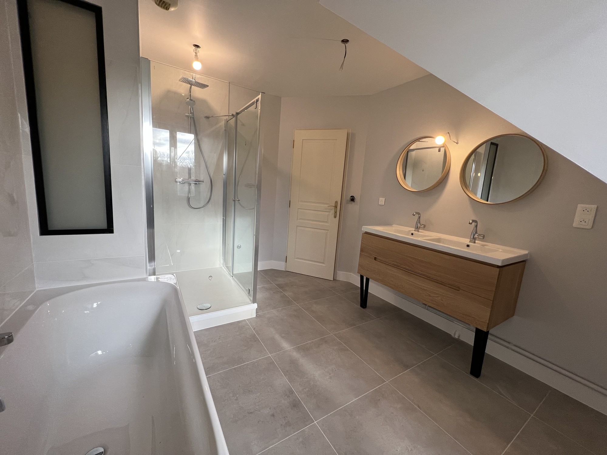 Aménagement Complet : Salle de Bain et Salle de Douche — photo 2